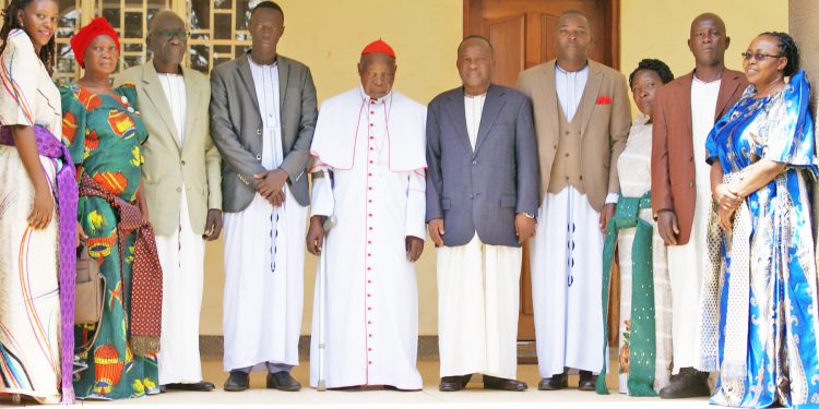 Omutaka  Kannyana Daniel Kiwana  asisinkanye Kalidinaali Emmanuel Wamala
