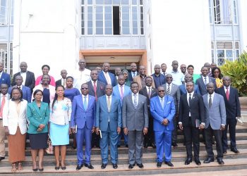 Katikkiro Mayiga akuutidde abakulira ebitongole  okuyiiya bayite mu mbeera y’ebyenfuna esomooza