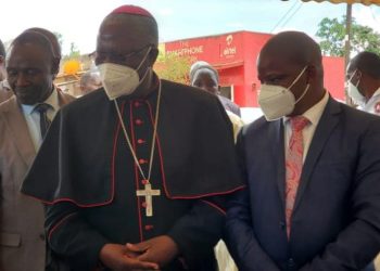 Omusumba Zziwa atabukidde abakweka omusaayi nga baagala okuguguza abalwadde