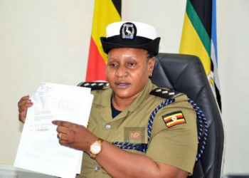 Poliisi eragidde emmotoka z’abafu n’abakungu ba gavumenti okuggyamu obugombe n’ebitaala ebiggula ekkubo