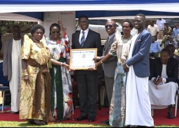 Katikkiro Mayiga asekeredde abalowooza nti abazungu beebasunkulumya Buganda ku bitundu ebirala