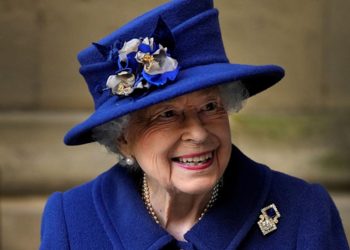 Nnaabakyala wa Bungereza, Elizabeth II  afudde, ensi emukungubagidde