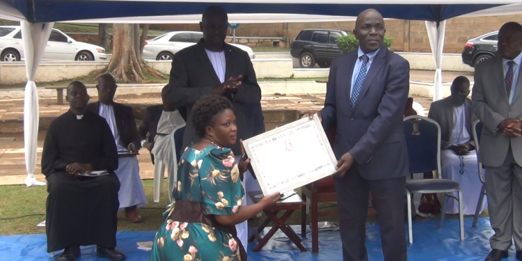 Owek. Lwasa asabye abazadde okunnyikiza ebyenjigiriza mu baana