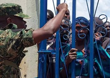 Owa P7 e Bukomansimbi yeetugidde ku ssomero, abazadde bakitadde ku basomesa