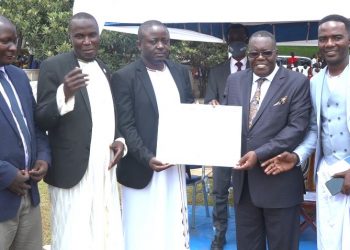 Minisita Bwanika asabye abazadde okutuukiriza obuvunaanyizibwa bwabwe eri abazadde