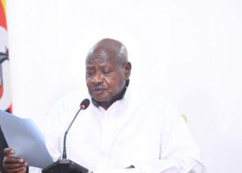 Pulezidenti Museveni  atadde omukono ku tteeka erifuga Sosolo Mediya n’ Omutimbagano