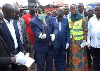 Owek. Kaawaase alabudde bannayuganda ku kutyoboola Obutonde bwensi