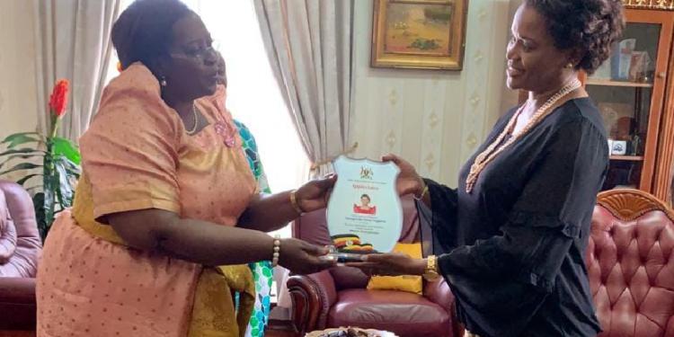 Ababaka ba Palamenti batendereza Nnaabagereka Nagginda ku kutumbula omwana omuwala