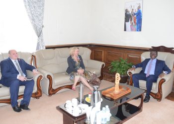 Kamalabyonna Mayiga asisinkanye Ambasada wa Bungereza, akuutidde abantu ku Ebola
