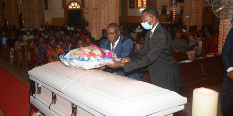 Obwakabaka bukungubagidde abadde mukyala w’ Omuk. George William Makumbi