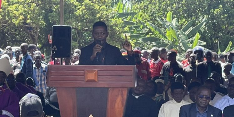 Kyagulanyi agamba nti Dr. Ssemogerere yamubuulira eyatta Lutaakome Kayiira