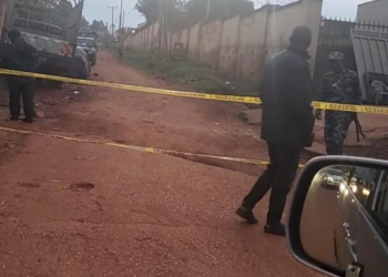 Bamukwatammundu balumbye poliisi ya Kensington e Kyanja