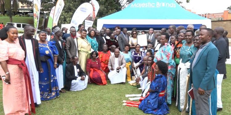 Owek. Nankindu akuutidde abantu ku buvaanyizibwa bwabwe