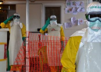 Abantu 23 abaazikudde omulambo, Ebola abakutte