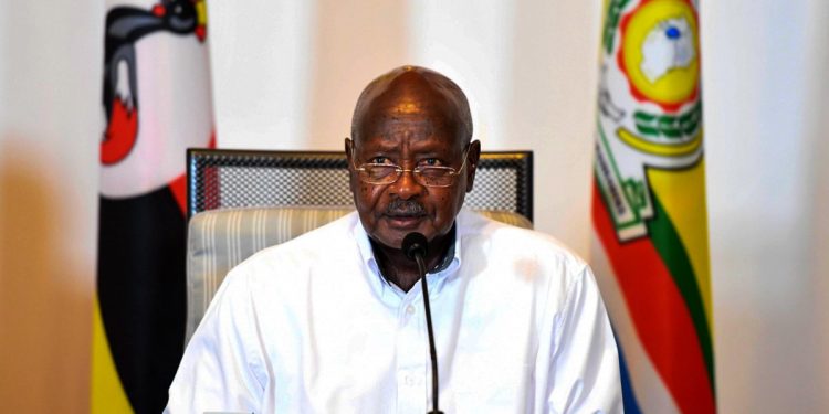Pulezidenti Museveni atabukidde bannayuganda abagaanye okukuuma ebiragiro bya Ebola, bandituleetera omuggalo
