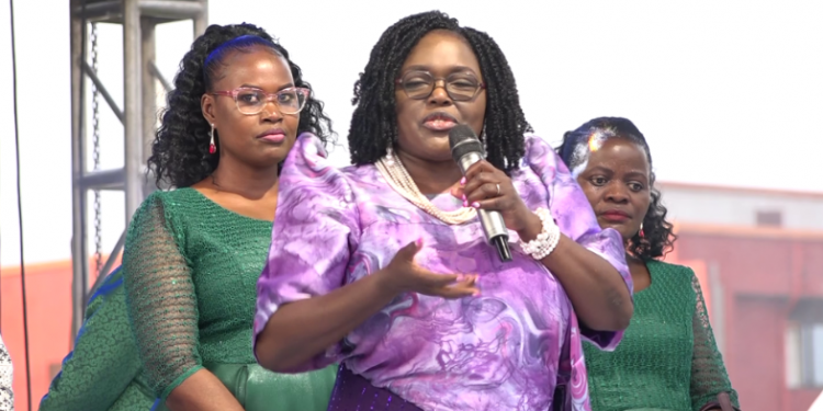 Omulamuzi Bamugemereirwe asabye abazadde okwagazisa abaana ennyimba z’amaloboozi