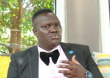 Akulira ekibiina ky’abasawo agaanye eby’okudda ebbali bamunoonyerezeeko ku by’okusaba Museveni addemu yeesimbewo mu 2026