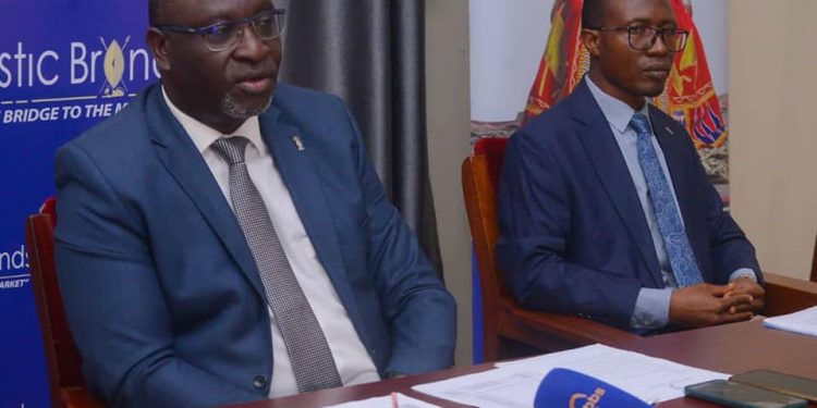 Omuwanika Waggwa Nsibirwa ayanjudde alipoota ku nsimbi ezava mu Luwalo eziwera akawumbi kalamba