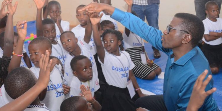 Katikkiro Mayiga alambudde Abasaakaate, abasabye  okunyweza byebayize