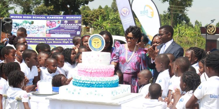 Ekisaakaate 2023 kigaddwawo, Abazadde basabiddwa  okwongera ku budde bwebawa abaana