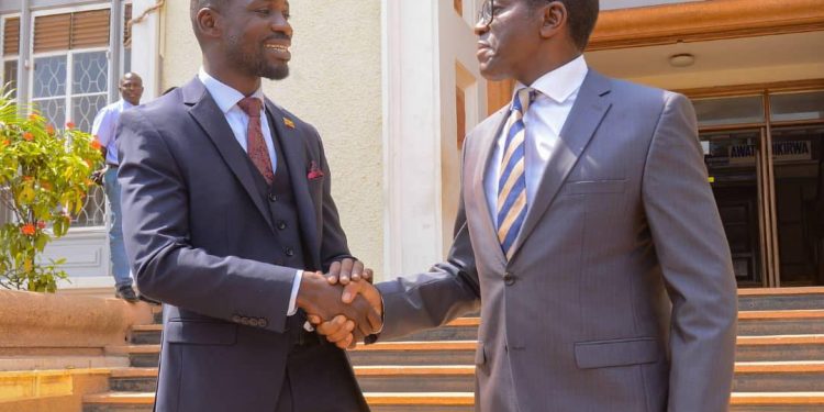 Katikkiro Mayiga asisinkanye akulira NUP, Kyagulanyi, nasaba bannabyabufuzi okuwang’ana ekitibwa era bawuliziganye