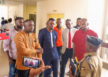 Bagaanye Bobi Wine ne banne okulambula Ssewanyana  e Mulago  gyeyatwalidwa nga ali bubi