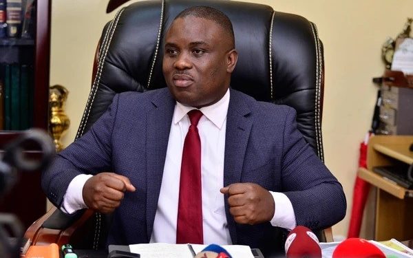Loodimmeeya Lukwago atabuse ku nsimbi ez’okukola enguudo ezirimu ebinnya mu Kampala, agamba waliwo abaagala okuzibba