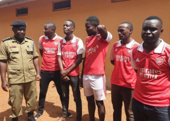 Aba Arsenal abaakwatibwa olw’okuyisa ebivvulu nga bawangudde Manchester United bayimbuddwa