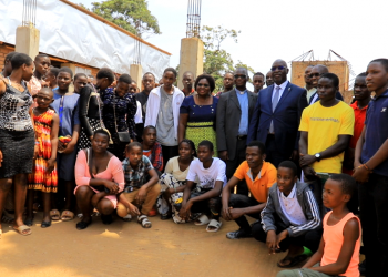 Minisita Waggwa Nsibirwa asabye abazadde okulambika abaana mu mirimu egibakulaakulanya