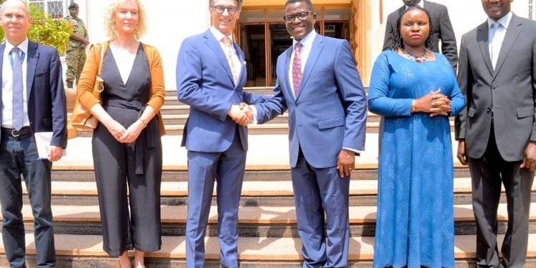 Katikkiro Mayiga asisinkanye Ambasada omuggya owa European Union, Jan Sadeki