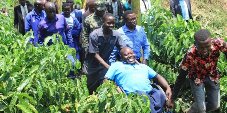 Mukomye okulowoozesa abaana nti okulima kwa bugubi – Katikkiro Mayiga