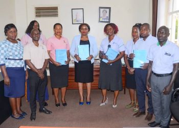 Abakulira amasomo g’Embuga banjudde ebyavudde mu bigezo bya U.C.E , basabiddwa okunyiikirira amasomo ga Saayansi