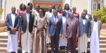 Katikkiro Mayiga asabye bannamateeka okuyamba abantu bagategeere