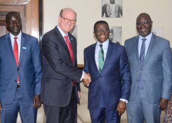  Akulira ekitongole ki Habitat for Humanity munsi yonna akiise Embuga, Katikkiro Mayiga amwebazizza okudduukirira abeetaavu