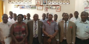 Abatakisi beebazizza Obwakabaka olw’ okutumbula ebyenjigiriza