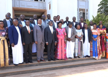 Omulabirizi w’e Mukono omuggya akiise embuga, Katikkiro asabye abakulisitaayo okumukwasizaako