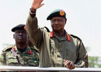 Pulezidenti Museveni alabudde abakulira amasomero abasaba abayizi ssente bongeze abasomesa ba Artsa abantu