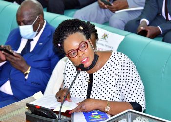 Minisita Namuganza addukidde mu kkooti okulemesa eby’okumuggyamu obwesige