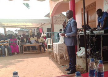 Mbuubi asabye ab’eggombolola ye Busamizi okusomesa abaana