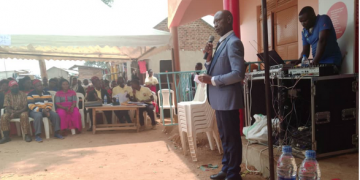 Mbuubi asabye ab’eggombolola ye Busamizi okusomesa abaana