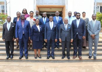 Katikkiro Mayiga asabye bannayuganda bakkirize amafuta gasimwe, gyebujja gayinza obutagasa