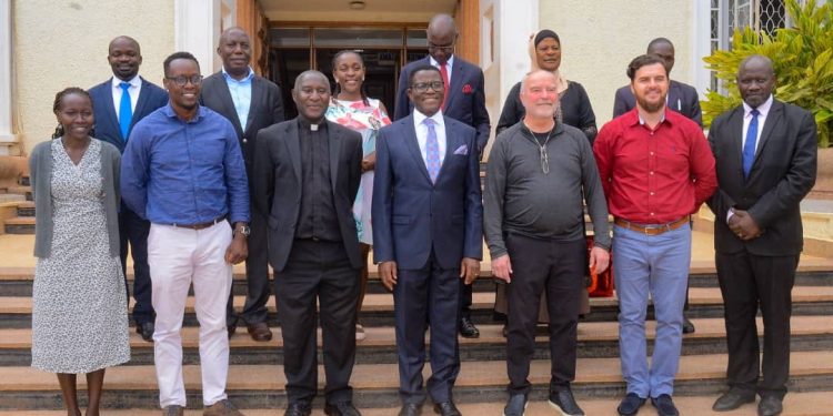 Aba Wells of Life bakiise Embuga, Kamalabyonna Mayiga abeebazizza okubunyisa amazzi amayonjo