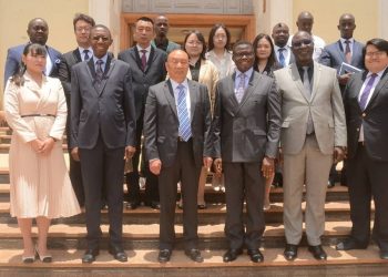Abazimbira Obwakabaka ennyumba e Ssentema ne Kigo bakiise embuga, baakuzimba amakolero e Ssentema