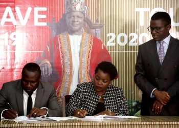 Katikkiro Charles Peter Mayiga asabye aba Airtel okugaziya obuvujirizi bwewa Buganda