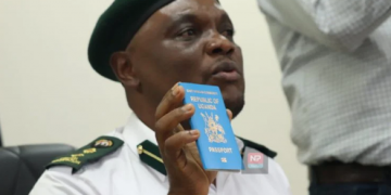 Uganda yakuteekawo ekifo ekikola ku Paasipooti e Beijing, abakulu bagamba emitwalo 3 tebalaba bannyini zo 