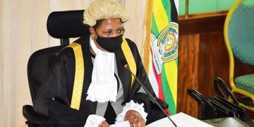 Sipiika Anita Among alabudde abazungu bakomye okubatiisatiisa olw’okuyisa etteeka ku bisiyaga