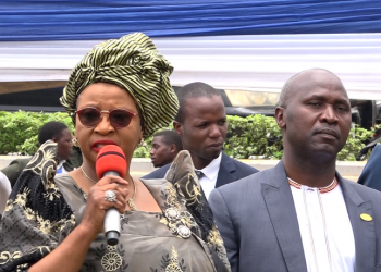 Minisita Kawooya yeetonze nasaba Obwakabaka bubayite bakkaanye  ku ttaka lye Mawogola