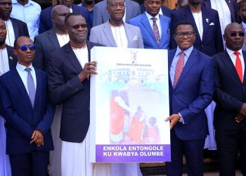 Katikkiro Mayiga atongozza ekitabo ekirambika okwabya ennyimbe, alabudde abagaana okuzaabya nga beekwasa eddiini