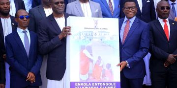 Katikkiro Mayiga atongozza ekitabo ekirambika okwabya ennyimbe, alabudde abagaana okuzaabya nga beekwasa eddiini