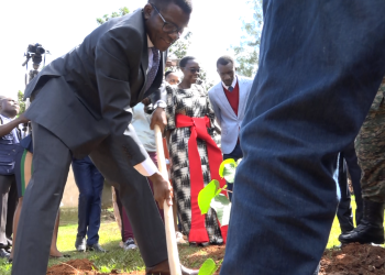 Beene Asiimye Omulimu gw’okuzimbira  ab’e Ssingo eddwaliro gutandike, Kamalabyonna atemye evvuunike